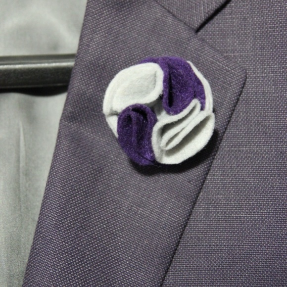Magnetic Lapel Flower - Picture 1 of 4